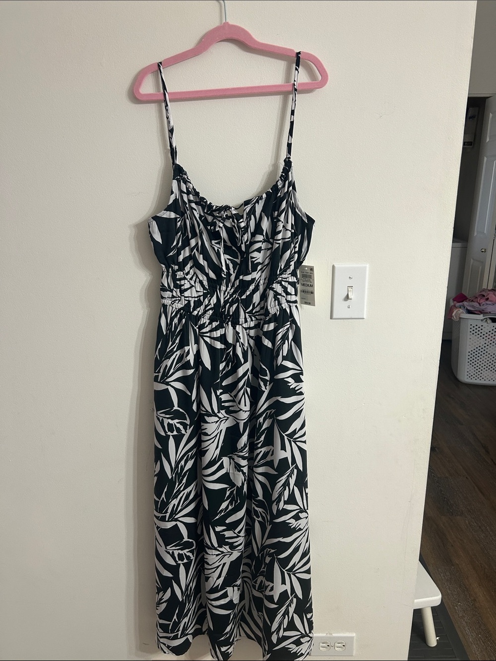 Black and White Leaf-Print Spaghetti Strap Maxi Dress